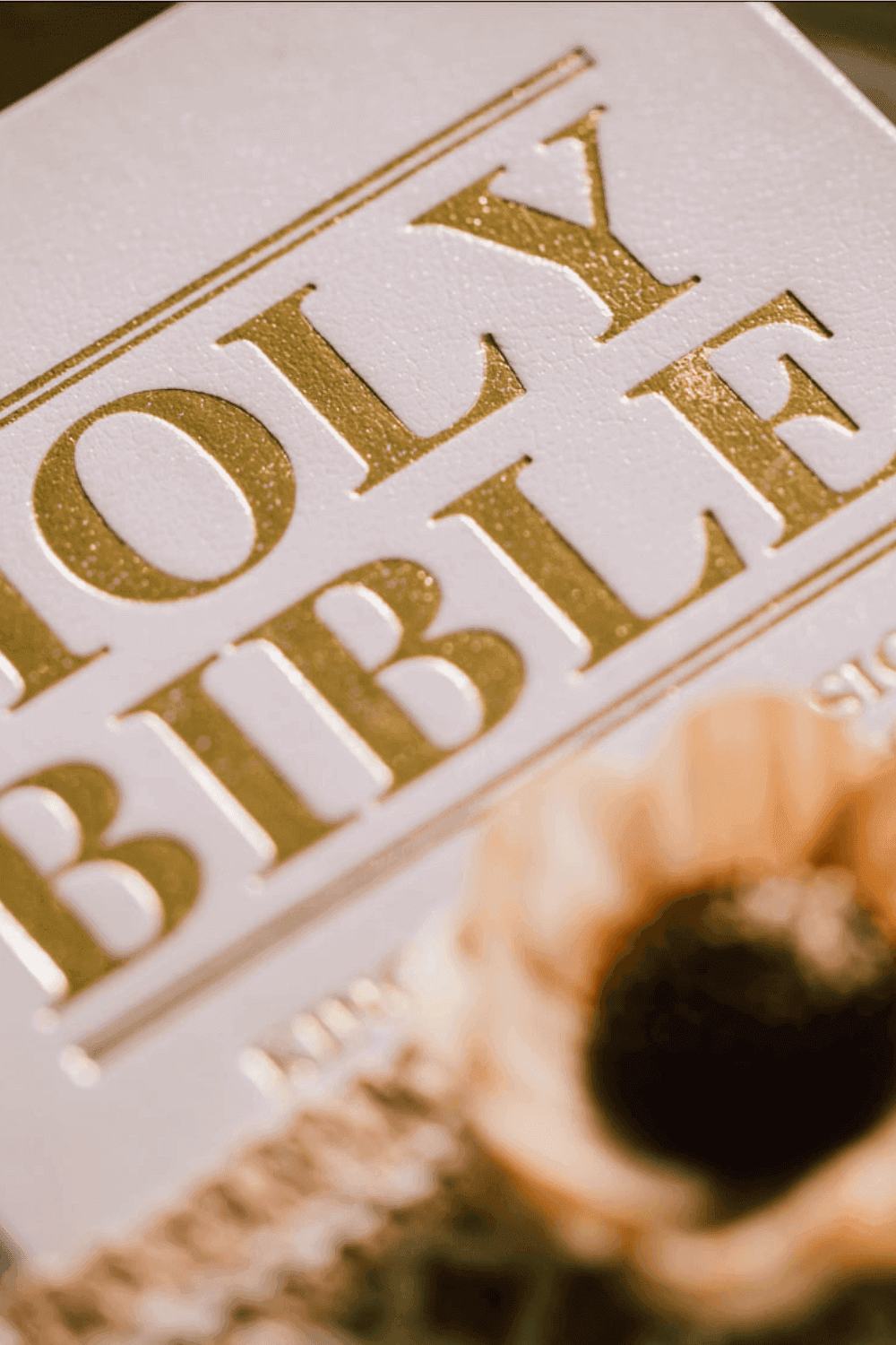 She Is A Message Blog Post Featured Image_20 Uplifting Bible Verses For A Pastor's Wife